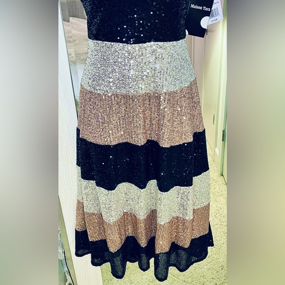 NWT. Maison Tara Color Blocked Sequin Midi Dress. Size 4. - Picture 4 of 10